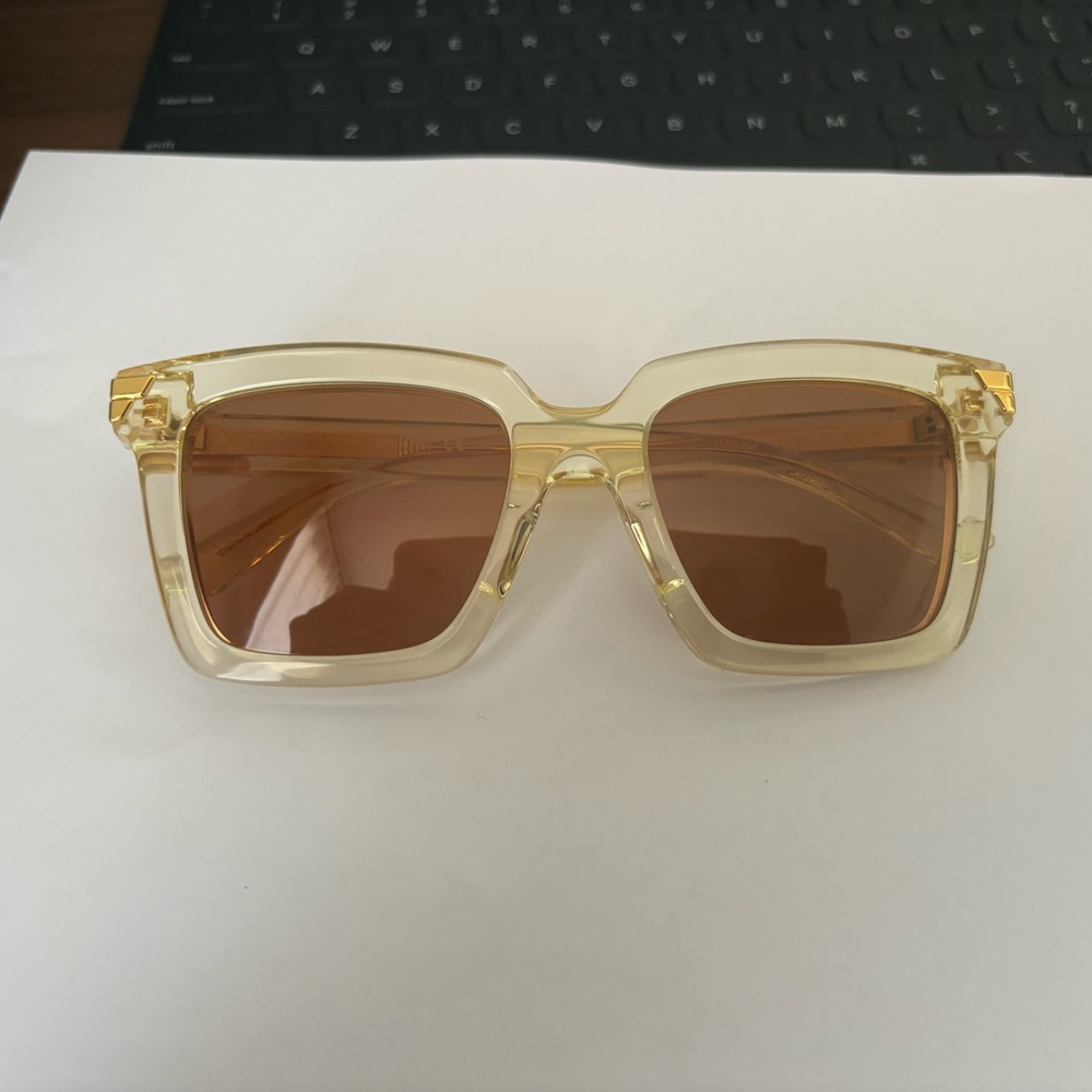 Bottega Veneta Chunky Square Sunglasses beige/clear